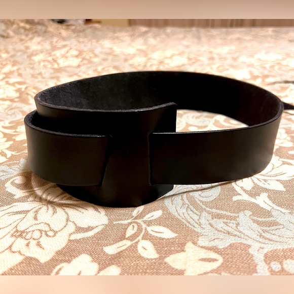 Black leather belt - Picture 1 of 4